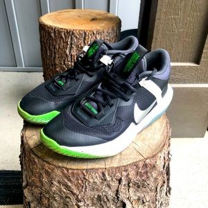 Nike Boys Air Zoom Crossover DC5216-001 Black Basketball Shoes Sneakers Size 7Y